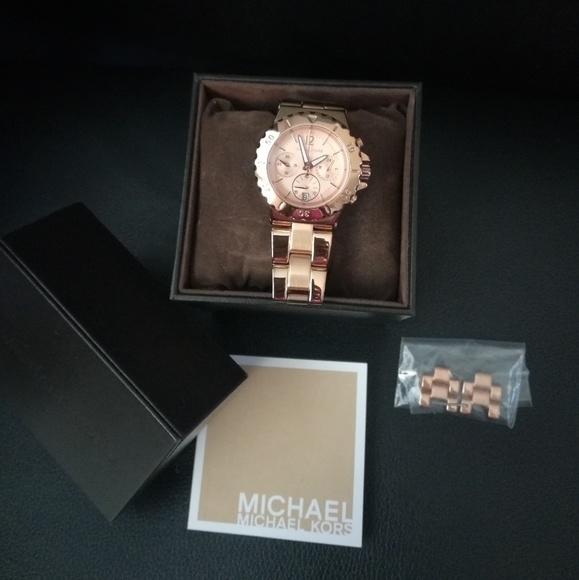 🌷⌚Michael Kors Rose Gold Chronograph watch - Picture 1 of 8